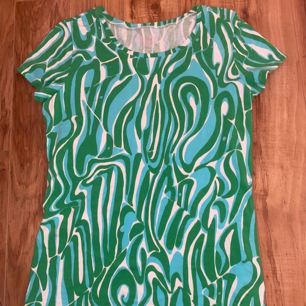 Lilly Pulitzer green swirl tshirt